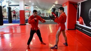 Как правильно бить апперкот? Правильная техника УДАРА СНИЗУ или как правильно бить апперкот?