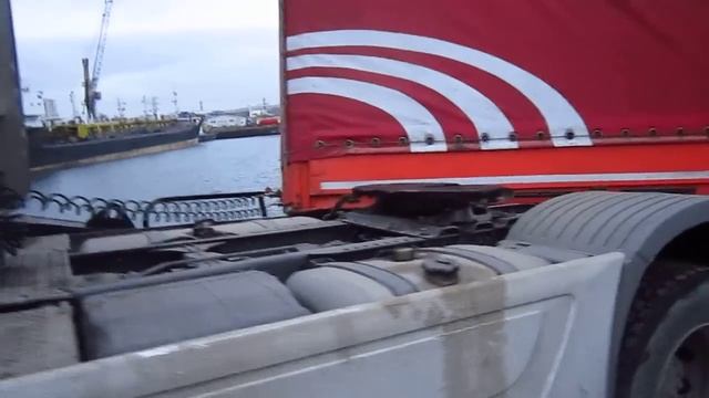 Паром. Полуприцеп сошёл с седла. смотреть онлайн