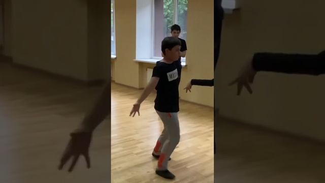 Зажигательная лезгинка . Полное видео на канале??? #яипапа #лезгинка #танцы смотреть онлайн