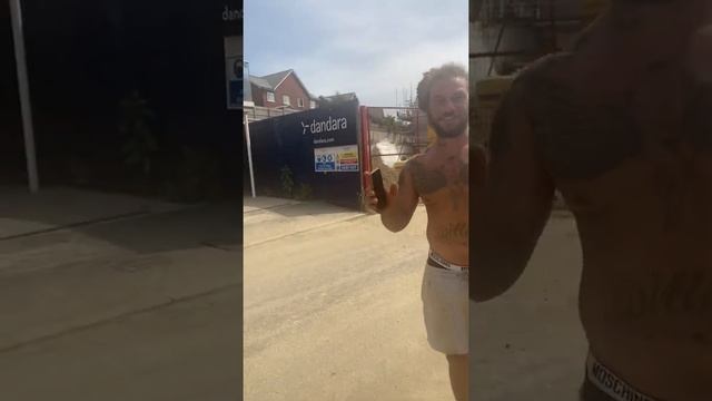 i hate brickies and this is why ? смотреть онлайн