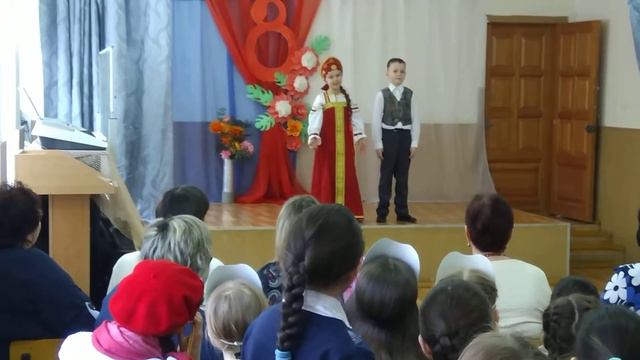 Поздравление с 8 марта поет Лилия Юнусова, песня Мамочка моя смотреть онлайн