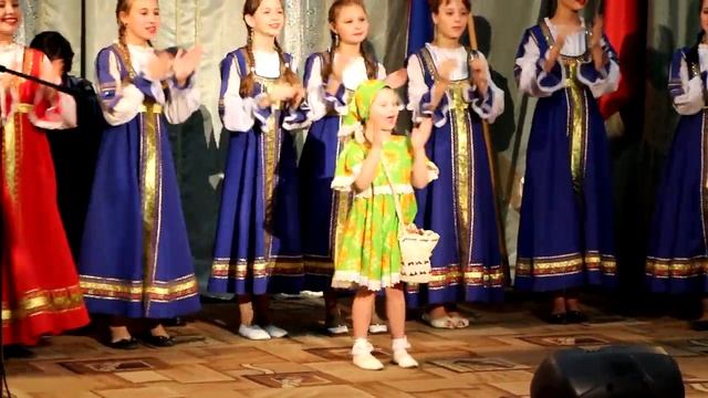 Детский хор народной песни "Метелица" - Я на печке молотила смотреть онлайн