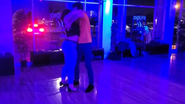 Bachata Social Dancing with Leanna - Don't Speak (DJ Negro Bachata Remix) смотреть онлайн