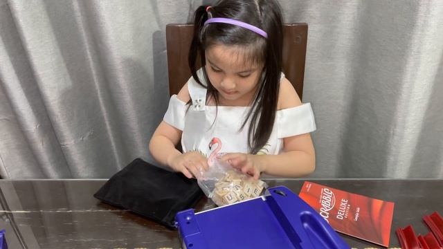 Unboxing my Hasbro Scrabble Deluxe Edition смотреть онлайн