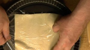 Запечённые пирожки треугольнички со шпинатом и сыром. Слоённое размороженное бездрожжевое тесто.