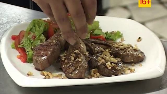 Рецепт. Каре ягненка с грецкими орехами. Итальянский завтрак смотреть онлайн