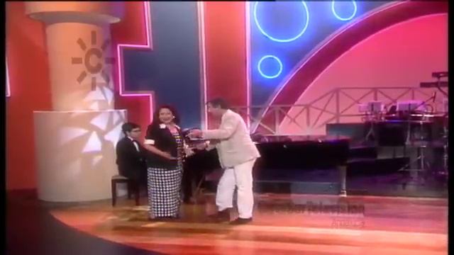 Marifé de Triana y José Sacristán canta la copla "13 de mayo" смотреть онлайн