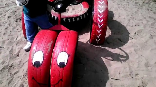 Детская площадка из автомобильных шин с Егором смотреть онлайн