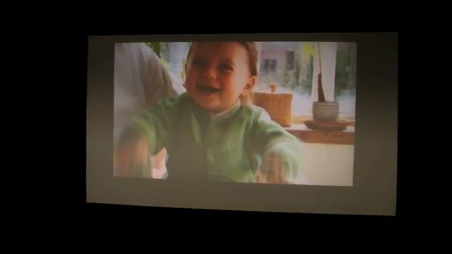 Camcorder mit Beamer: Der Sony HDR-PJ10 auf der CES 2011 смотреть онлайн
