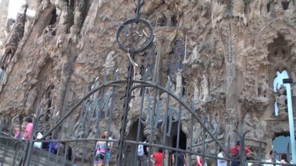 Саграда Фамилия (Sagrada Família) - храм Святого Семейства