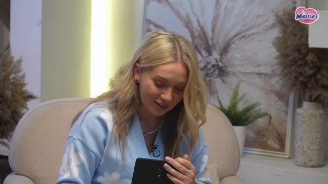 Когда следует приучать малыша спать в своей кроватке? смотреть онлайн