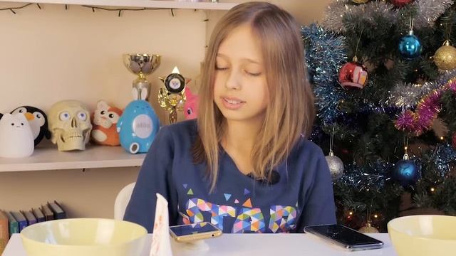 ЗАЛИЛА ПЕНОЙ НОВЫЙ АЙФОН!? Богатый против бедного! Боты делают слаймы из случайных ингредиентов. смотреть онлайн