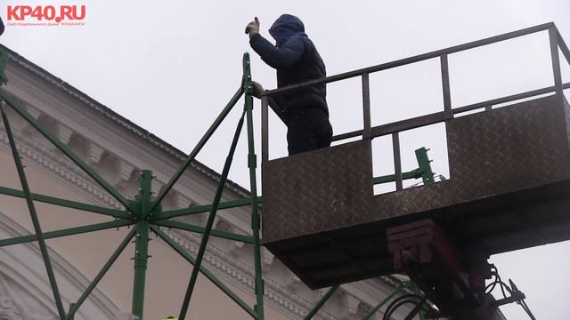 Монтаж главной елки Калуги начался смотреть онлайн