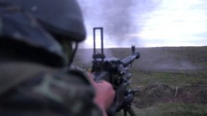 Песня: Чужая сторона (Давит на плечи автомат)