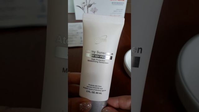 Солнцезащитная эссенция Абсолют Атоми, солнцезащитный крем Атоми смотреть онлайн