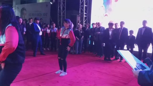 АЗ МИЛЛИОН ЯКЕ ФИЛМ ОДИН НА МИЛЛИОН смотреть онлайн