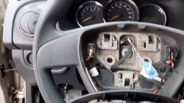 Как снять подушку безопасности и руль с Рено Логан, Сандеро 2016.г. смотреть онлайн