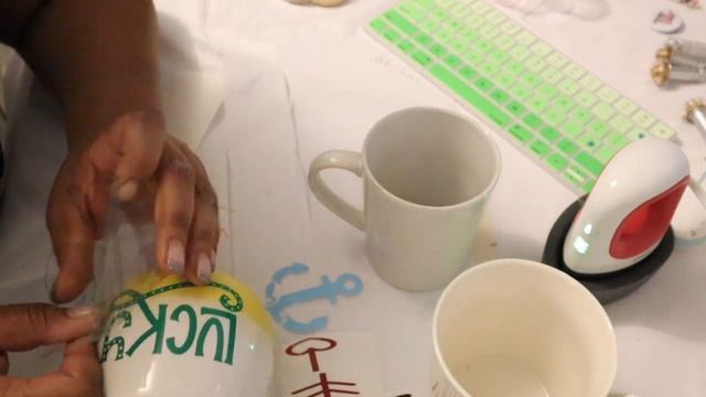 Adding Vinyl to a Coffee Mug, is it Dishwasher and Microwave Safe? смотреть онлайн