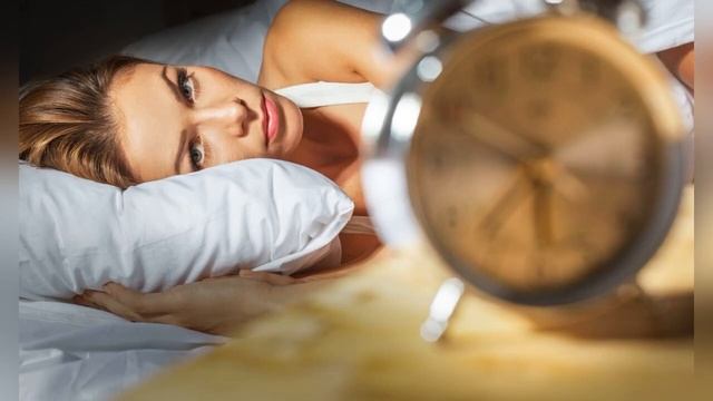 10 НАУЧНЫХ СПОСОБОВ КАК БЫСТРО ЗАСНУТЬ | Как легко уснуть за 2 минуты смотреть онлайн