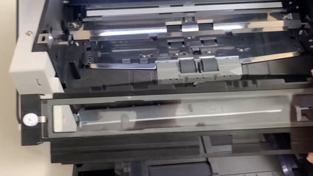 Montaje o Colocación de Micas en Escáner Fujitsu fi-7900 смотреть онлайн