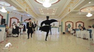 Ишкимдык - Ах Дю Босхомджиевы (Калмыцкий народный танец) на канале ZaanOnline