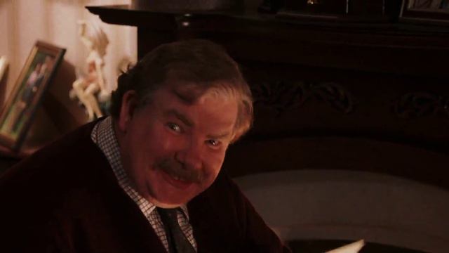 Uncle Vernon taunts Harry смотреть онлайн