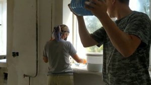 Чем отмыть окна от грунтовки и штукатурки после ремонта в квартире