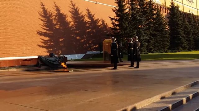 Смена караула в Москве смотреть онлайн