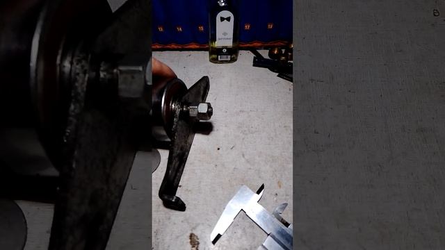 1 часть Renault logan sandero без кодиционера ролик натяжитель из подшипника в работе! вечный ролик смотреть онлайн