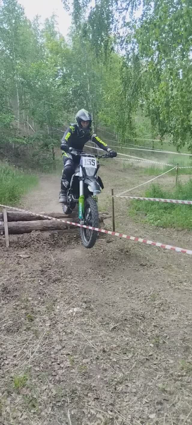 Едем стадион #shorts #enduro смотреть онлайн
