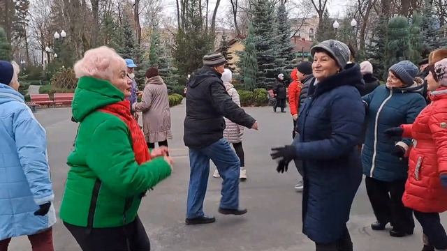 ЕСЛИ В СЕРДЦЕ ЖИВЕТ ЛЮБОВЬ❤️ ТАНЦЬІ В ПАРКЕ ГОРЬКОГО❤️ ХАРЬКОВ 2023 смотреть онлайн