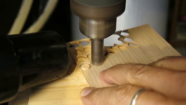 Making plugs for bridge plate repair on Gibson J-45 Genuine Mahogany смотреть онлайн
