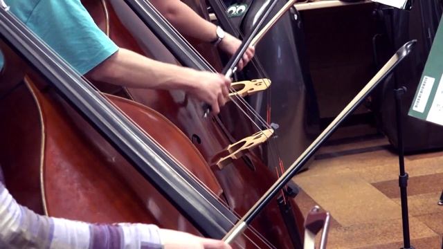 Ensayando "Mazurka" de la Suite Masquerade de Aram Khachaturian смотреть онлайн