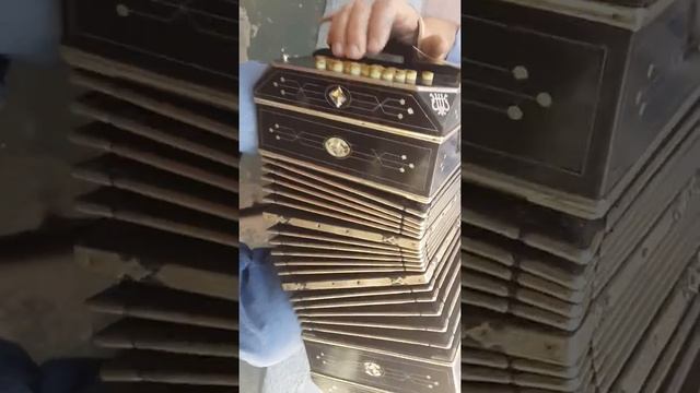 AA BANDONEON BANDONION TANGO ELA ARNOLD DIATONIC PERL 71 KEYS YEAR 1929 ALUMINUM PLATES смотреть онлайн