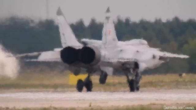 Молниеносный взлет МиГ-31БМ на форсаже. смотреть онлайн
