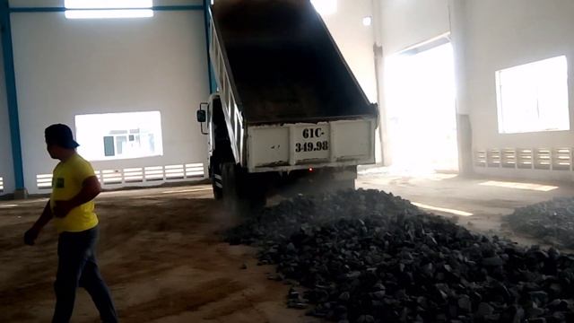 Daewoo truck benz 15 ton / Những chiếc tải ben ba dò đổ đá công trình / Đông Anh vlog смотреть онлайн