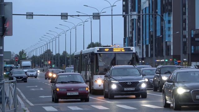Автобусы ЛиАЗ-6213, МАЗ-216 и НефАЗ-52994 на Комендантском проспекте смотреть онлайн