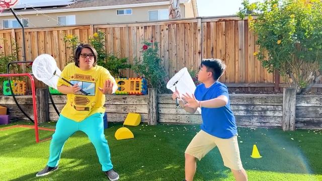 Wendy Eric and Alex Butterfly Catching Challenge for Kids смотреть онлайн