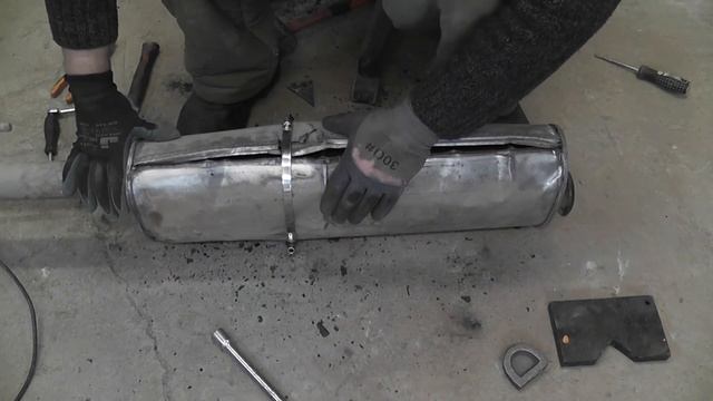 Взорвался глушитель. Как починить. выХлопушка Новый Год))) смотреть онлайн