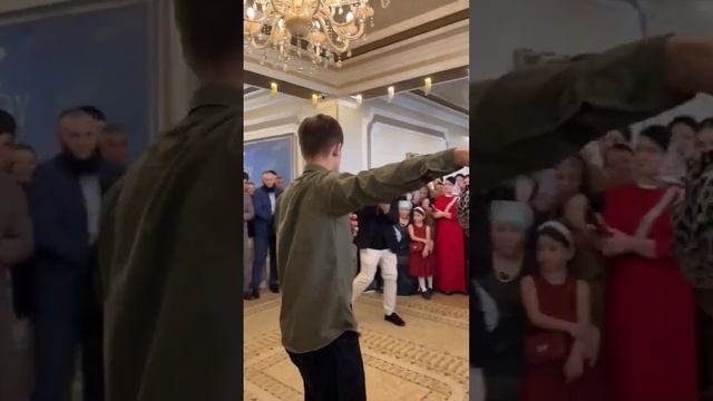 Красавица танцует? #чеченскиетанцырекомендация смотреть онлайн