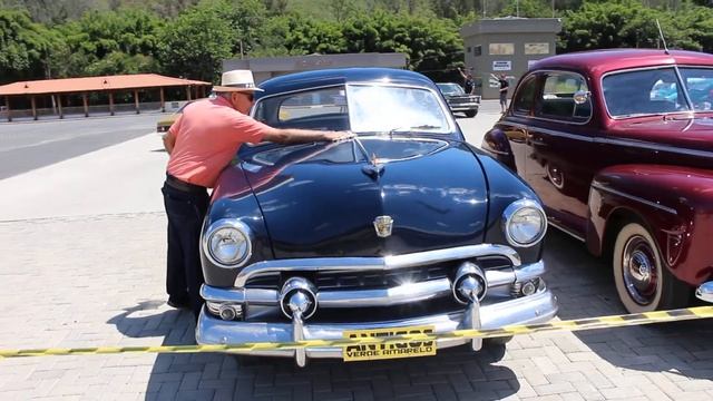 1951 Ford Custom DeLuxe Tudor - Sheridan Blue смотреть онлайн
