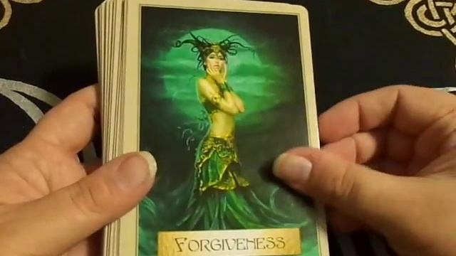 Under Cover Tarot: Wisdom of the Golden Path Oracle смотреть онлайн