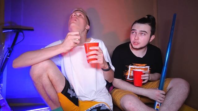 Я построил Подводную СЕКРЕТНУЮ Игровую Комнату из Картона ! смотреть онлайн