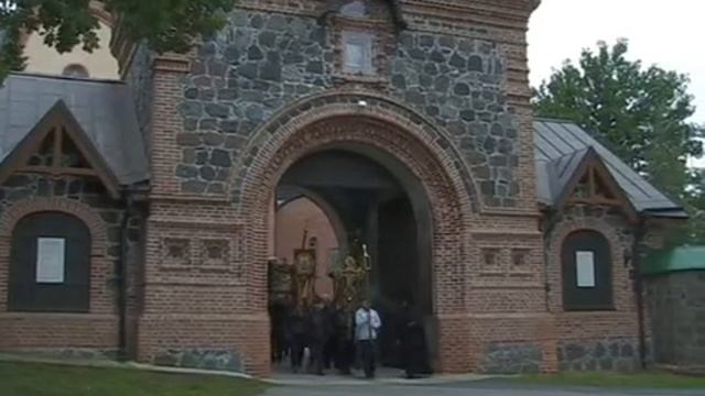 В Пюхтицком монастыре прошли торжества иконе Божией Матери «У источника». смотреть онлайн