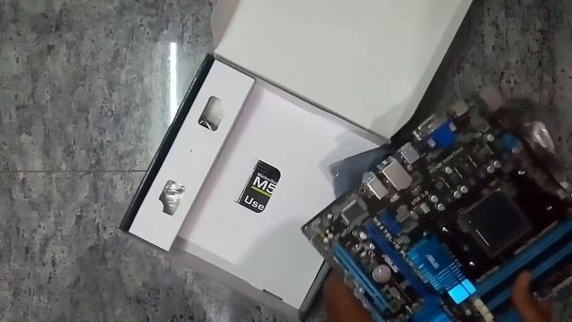 Unboxing of ASUS M5A78L-M PLUS USB 3.0 motherboard. смотреть онлайн