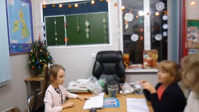 Описание, чем украшены ёлки на карточках . Description of Christmas trees on the cards. смотреть онлайн