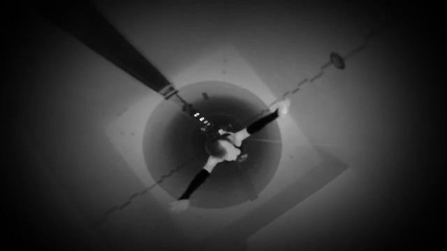 Macro - Depeche Mode (underwater dance video restored) смотреть онлайн