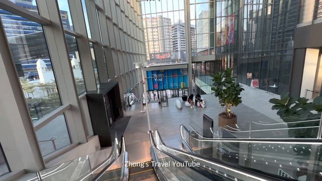 [4K60FPS] LaLaport Mitsui Shopping Park LED Grand Staircase @ BBCC 2023 (Malaysia) смотреть онлайн