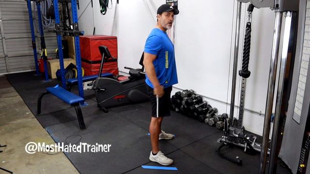 Most Hated Trainer - How to perform a proper squat and what NOT to do. смотреть онлайн