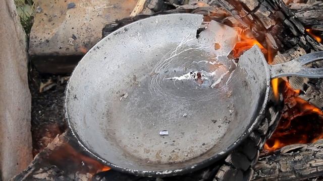 КАК ОТЧИСТИТЬ НАГАР СО СКОВОРОДКИ САМЫЙ ПРОСТОЙ СПОСОБ смотреть онлайн